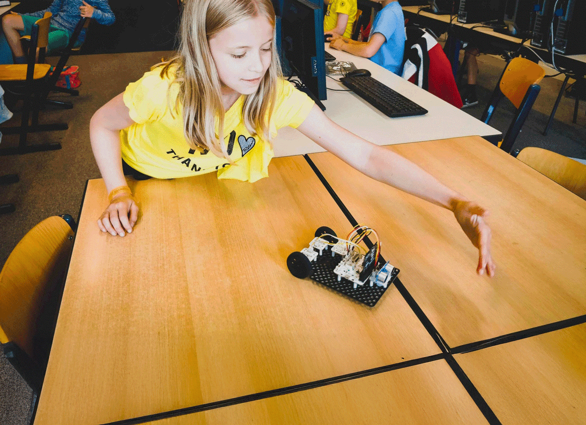 ROBOT kopie c67fe990e3